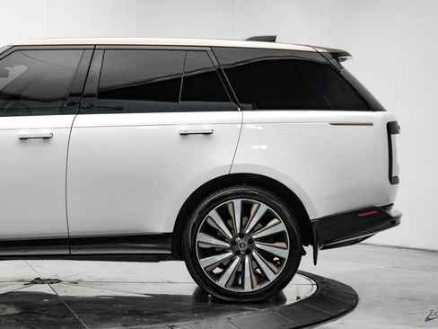 Used 2024 Land Rover Range Rover SV AWD/4WD image 9