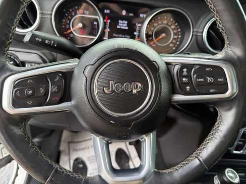 Used 2019 Jeep Wrangler Unlimited Sahara AWD/4WD image 22