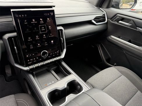 Used 2025 GMC Acadia Elevation image 27