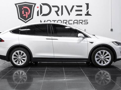 Used 2020 Tesla Model X Long Range image 11