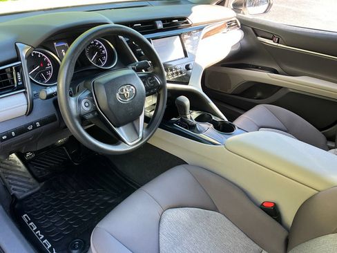 Used 2019 Toyota Camry LE FWD image 10