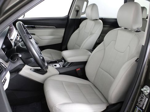 Used 2021 Kia Telluride EX w/ EX Premium Package image 18