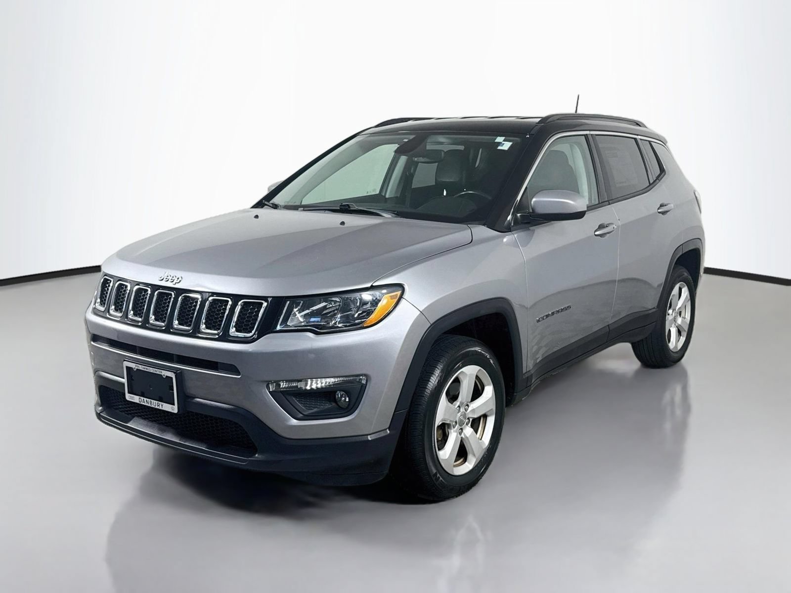 Used 2019 Jeep Compass Latitude w/ Popular Equipment Group AWD/4WD image 1