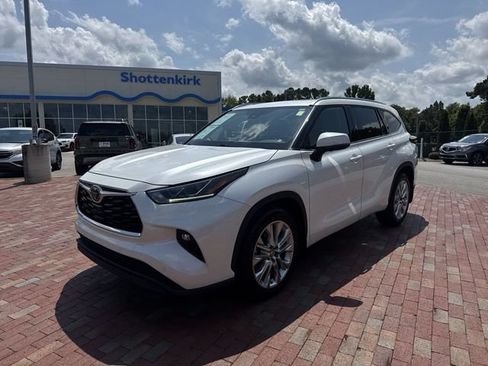 Used 2021 Toyota Highlander Limited AWD/4WD image 1