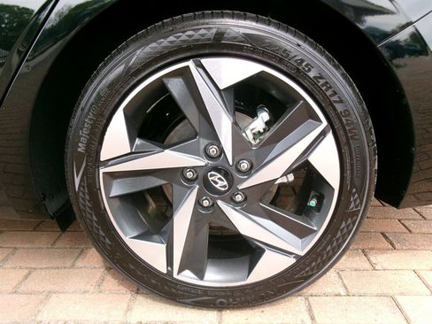 Used 2022 Hyundai Elantra Limited image 53