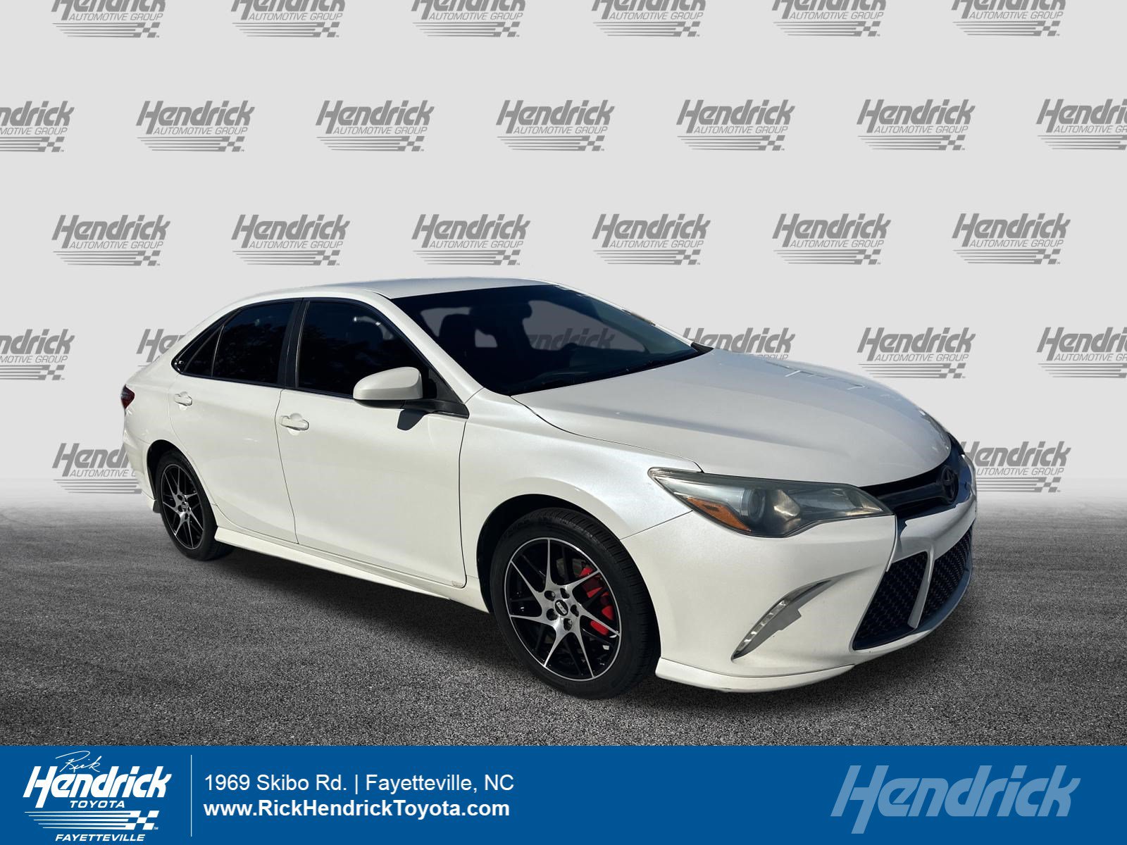 Used 2016 Toyota Camry SE FWD image 1