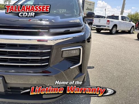 Used 2024 Chevrolet Traverse LT FWD image 11