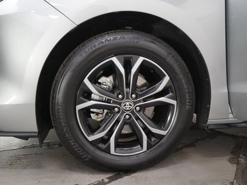 Used 2025 Toyota Sienna Platinum AWD/4WD image 35