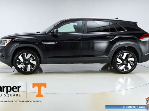 Used 2025 Volkswagen Atlas Cross Sport SE w/ Panoramic Sunroof Package image 2