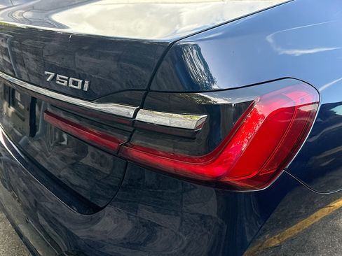 Used 2022 BMW 750i xDrive w/ Luxury Rear Seating Package image 10