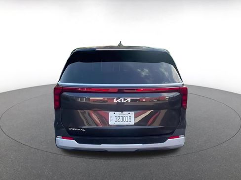 Used 2026 Kia Carnival FWD image 12
