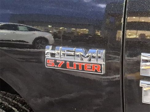 Used 2017 RAM 1500 Classic SLT image 33