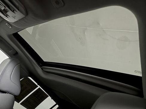 Used 2023 Toyota Highlander XLE image 16