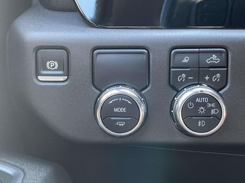 Used 2025 GMC Sierra 1500 SLT RWD image 18