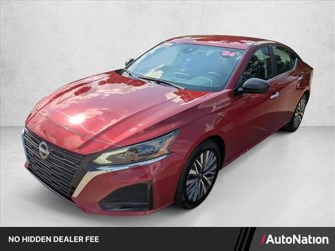Used 2024 Nissan Altima 2.5 SV FWD image 1