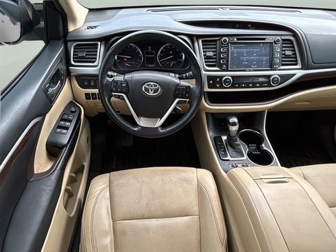 Used 2015 Toyota Highlander Limited Platinum AWD/4WD image 16