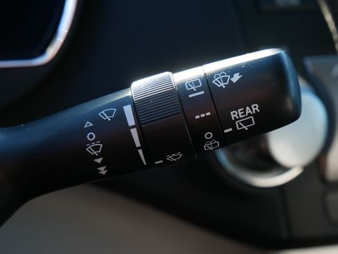 Used 2011 Toyota Highlander 2WD w/ Cold Weather Pkg image 29