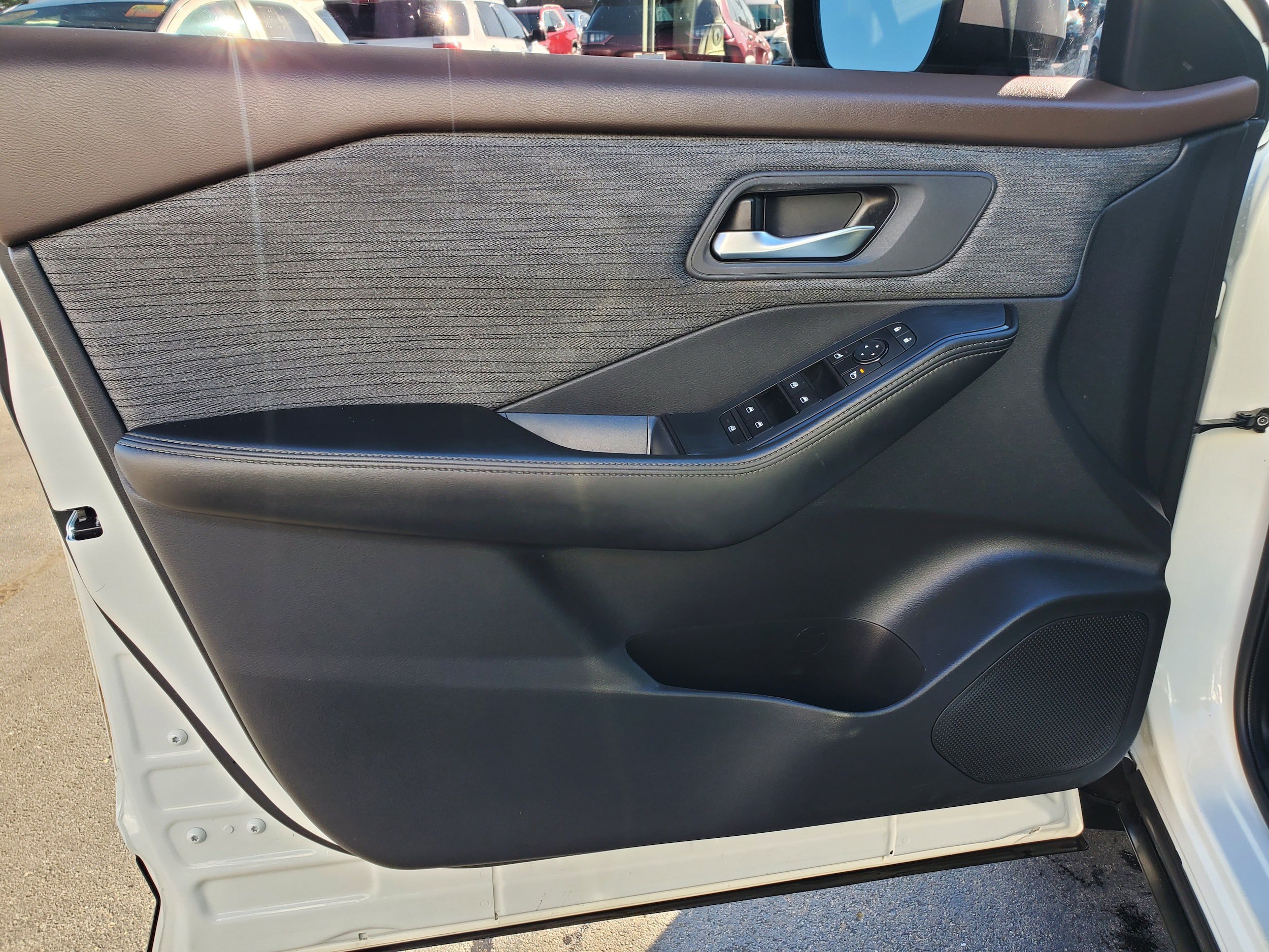 Used 2023 Nissan Rogue SV AWD/4WD image 8