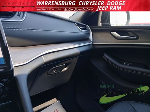 New 2025 Jeep Grand Cherokee L Limited w/ Luxury Tech Group II image 29