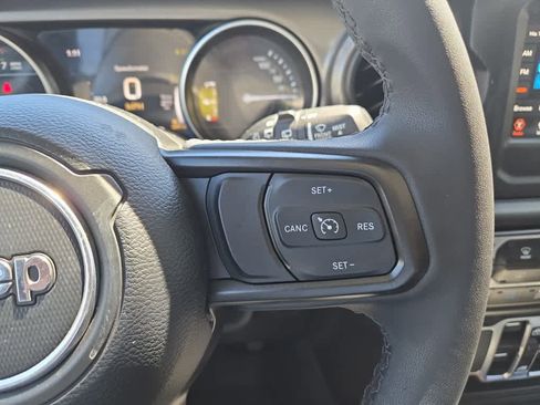 Used 2023 Jeep Wrangler Unlimited AWD/4WD image 26