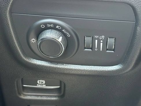 Used 2023 Jeep Grand Cherokee Altitude AWD/4WD image 18