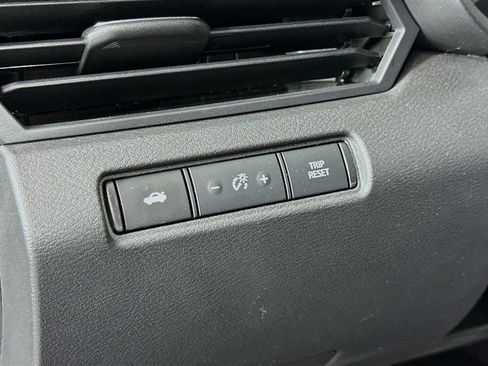 Used 2024 Nissan Altima 2.5 SR FWD image 11