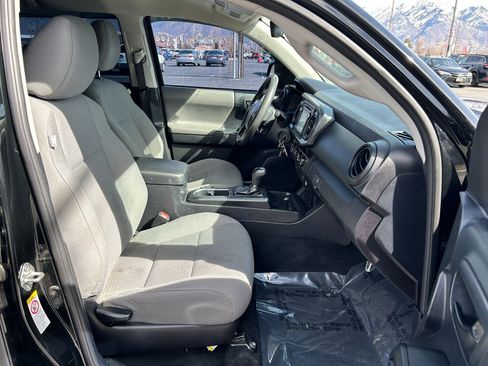 Used 2018 Toyota Tacoma SR image 28