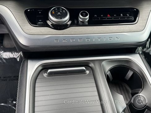 Used 2025 Ford Expedition Platinum AWD/4WD image 27