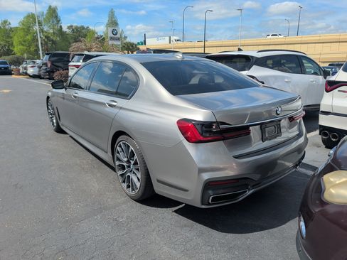 Used 2020 BMW 740i w/ M Sport Package image 4