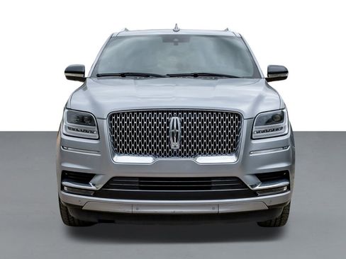 Used 2020 Lincoln Navigator L Reserve RWD image 3