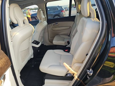Used 2020 Volvo XC90 T6 Momentum w/ Protection Package AWD/4WD image 7