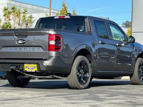 New 2025 Ford Maverick Lariat w/ Black Appearance Package image 4