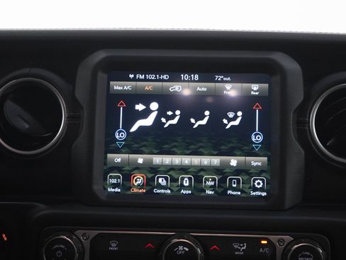 Used 2020 Jeep Wrangler Unlimited Sahara AWD/4WD image 16