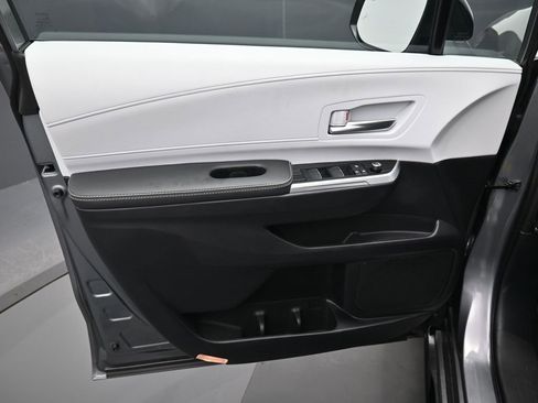 Certified 2026 Toyota Sienna XSE image 11