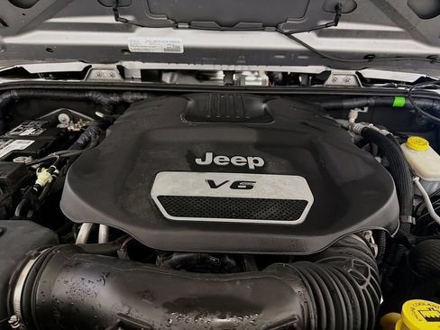 Used 2018 Jeep Wrangler Unlimited Sport S AWD/4WD image 41