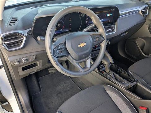 Used 2025 Chevrolet TrailBlazer LT AWD/4WD image 10