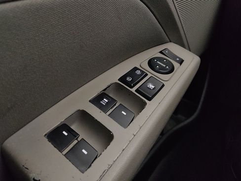 Used 2017 Hyundai Elantra SE image 27