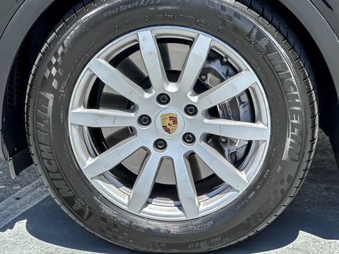 Certified 2022 Porsche Cayenne AWD/4WD image 26