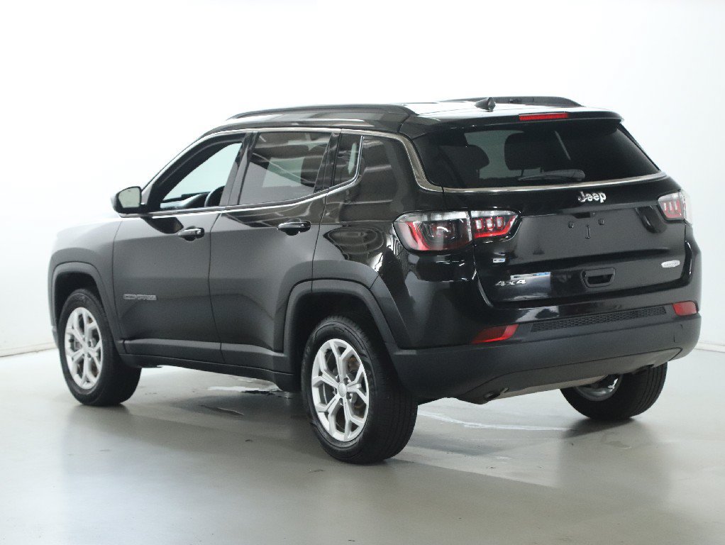 Used 2024 Jeep Compass Latitude AWD/4WD image 41