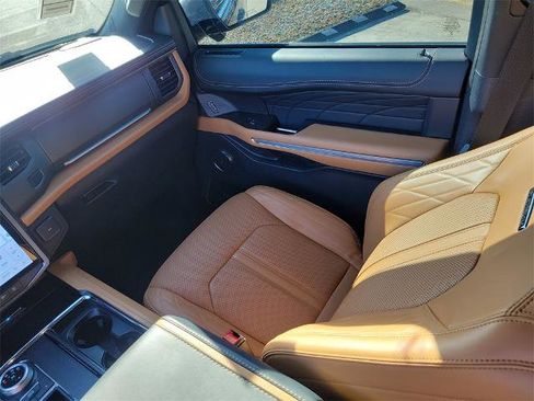 Certified 2024 Ford Expedition Platinum image 18