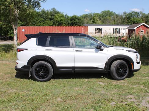 New 2025 Mitsubishi Outlander Trail Edition image 11