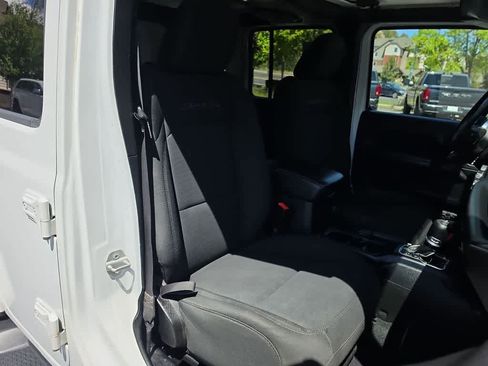 Used 2021 Jeep Wrangler Unlimited Sahara w/ Uconnect 4C Nav & Sound Group AWD/4WD image 24