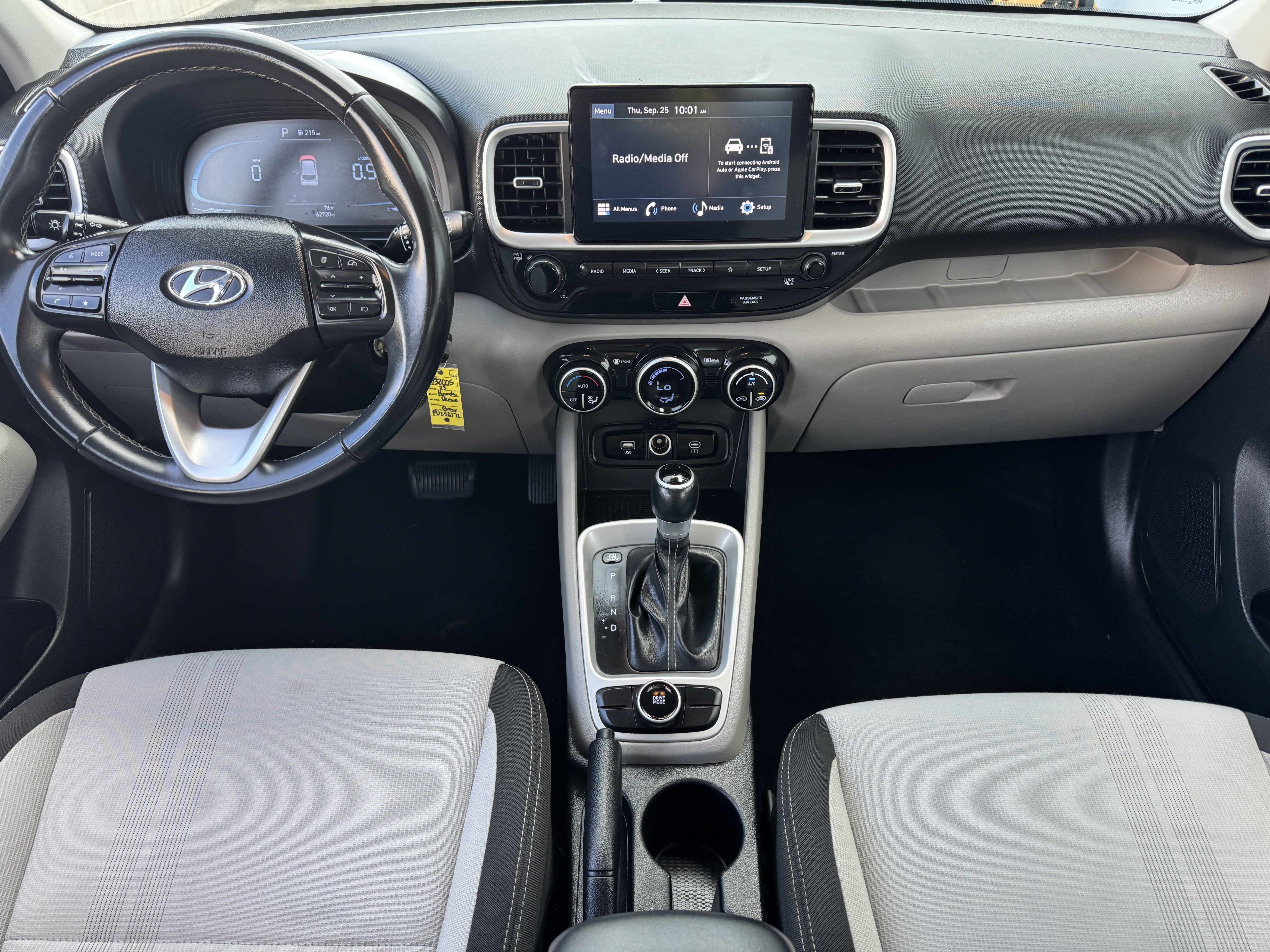 Used 2023 Hyundai Venue SEL FWD image 16