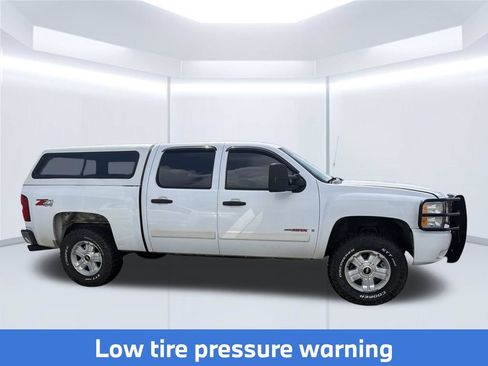 Used 2007 Chevrolet Silverado 1500 LT w/ 2LT Audio Package AWD/4WD image 14