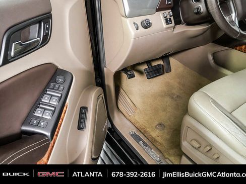 Used 2017 Chevrolet Suburban Premier image 8