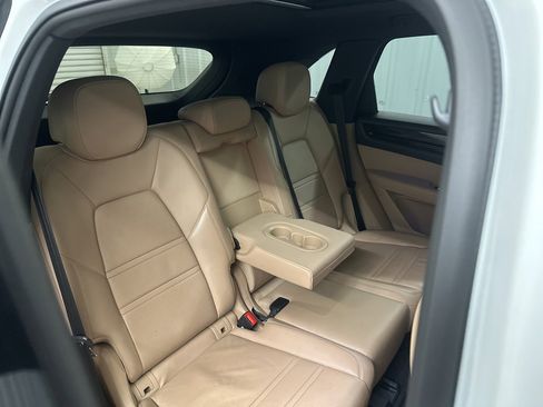 Used 2019 Porsche Cayenne S image 37