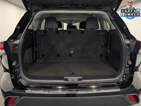 Used 2022 Toyota Highlander LE AWD/4WD image 24