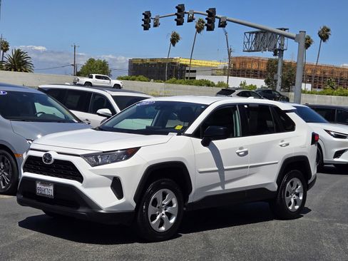 Used 2022 Toyota RAV4 LE FWD image 8