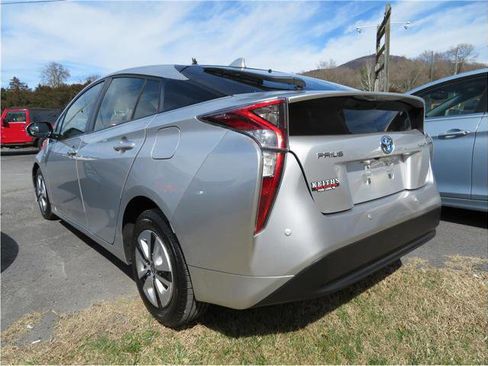 Used 2017 Toyota Prius Three Touring image 2