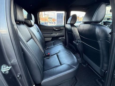 Used 2020 Toyota Tacoma TRD Sport image 31